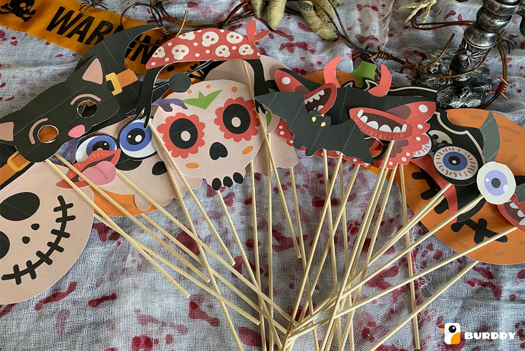 Magnificent special Halloween photobooth accessories to make yourself!
